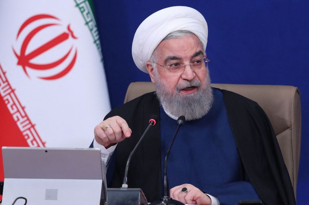 Le président Hassan Rohani lors d'une réunion du cabinet dans la capitale Téhéran, le 14 avril 2021