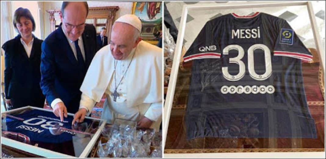 Le maillot de Lionel Messi offert au pape FranÃ§ois