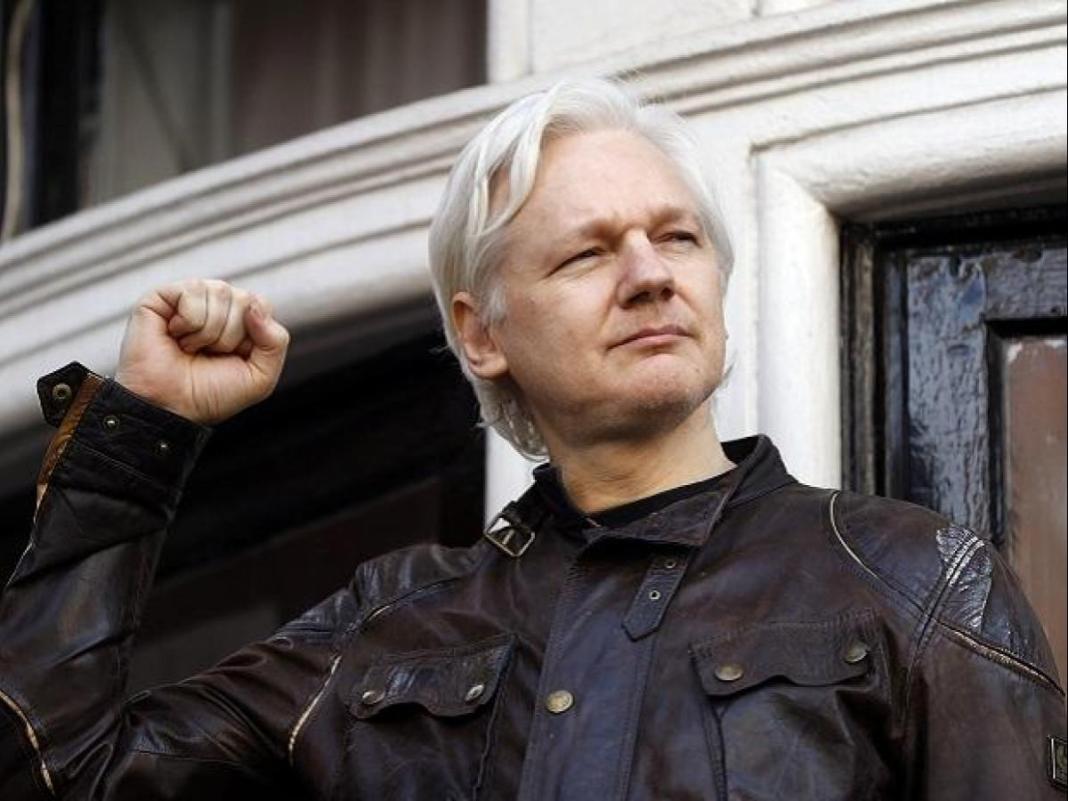 Julian Assange a été arrêté par la police britannique en avril 2019 après avoir passé sept ans à l’ambassade d’Équateur à Londres