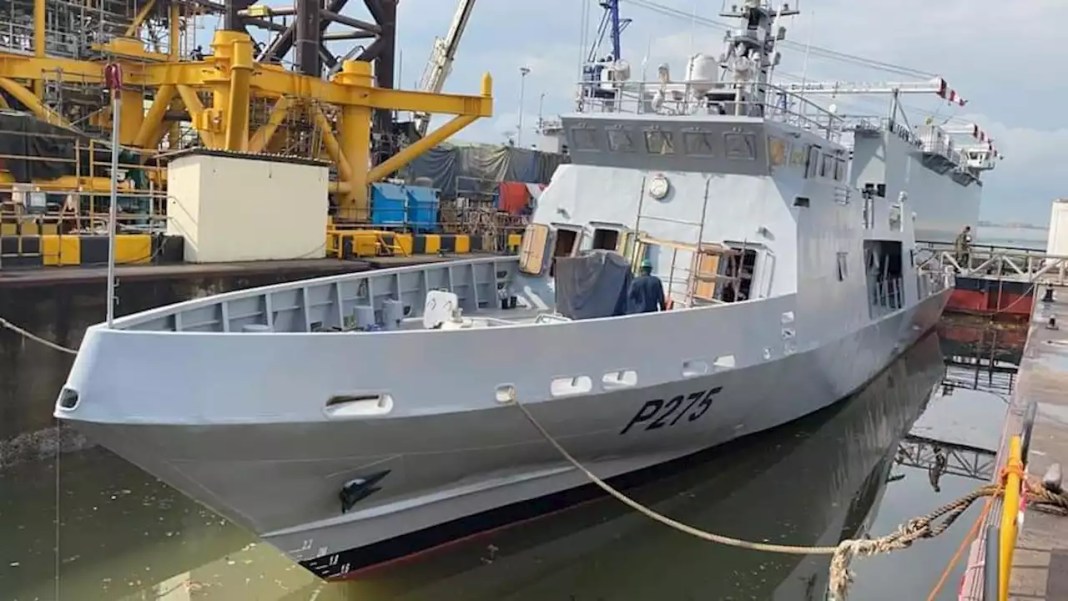 Le Président Muhammadu Buhari met en service des navires de la marine fabriqués au Nigéria pour Victoria Island