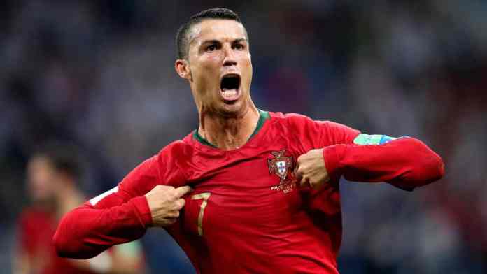 Cristiano Ronaldo célèbre son but avec le Portugal