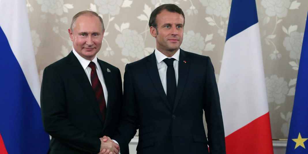 Le président russe Vladimir Poutine et son homologue français Emmanuel Macron se sont rencontrés récemment, à Osaka, fin juin. (MikhaiL Klimentyev/AFP)