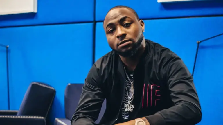 David Adedeji Adeleke, connu sous le nom de Davido