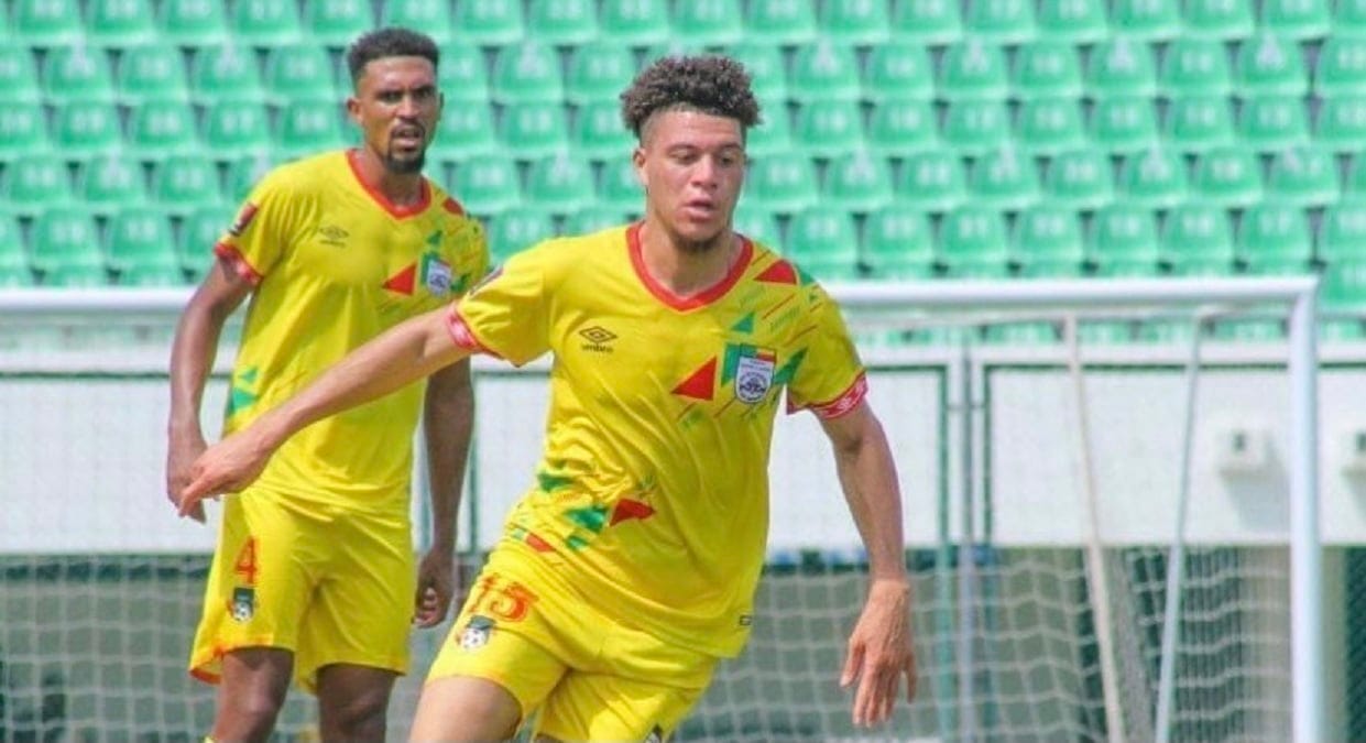 Le défenseur latéral droit béninois Melvyn Doremus lors d'un match avec le Bénin