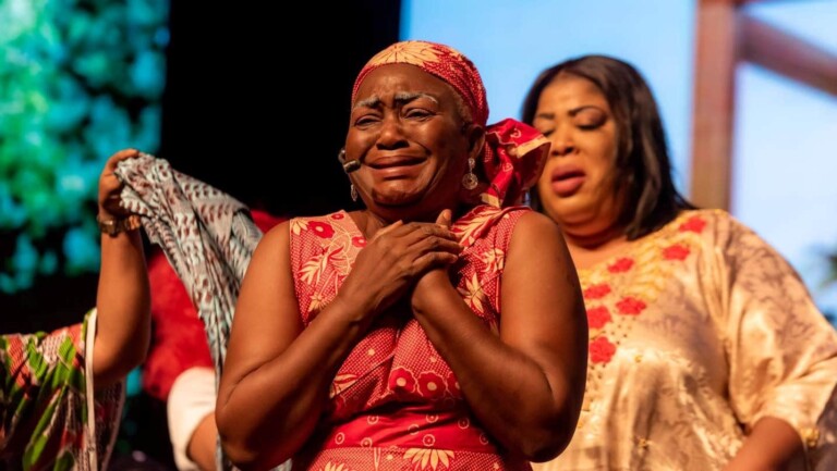 l'actrice GbazÃ© ThÃ©rese Ã©motive en pleurs