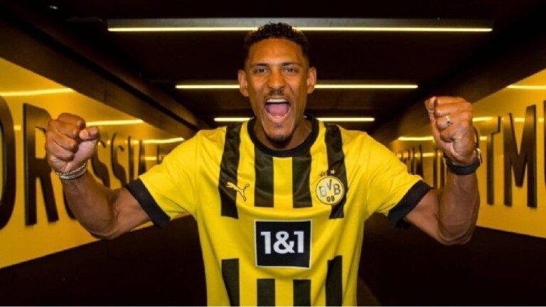 SÃ©bastien Haller avec le maillot de Dortmund