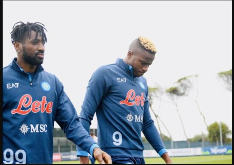 Zambo-Anguissa et Osimhen lors d'un match avec Naples