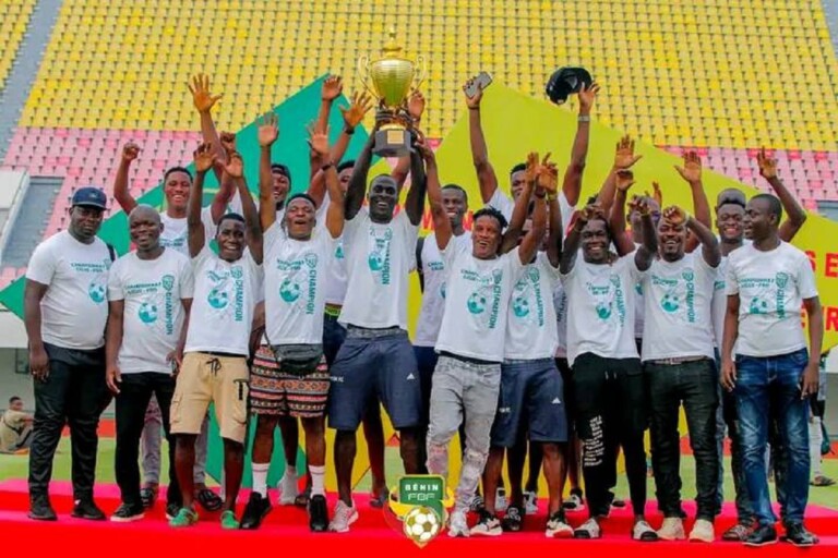 les joueurs de Coton FC sacrÃ©s champions du BÃ©nin