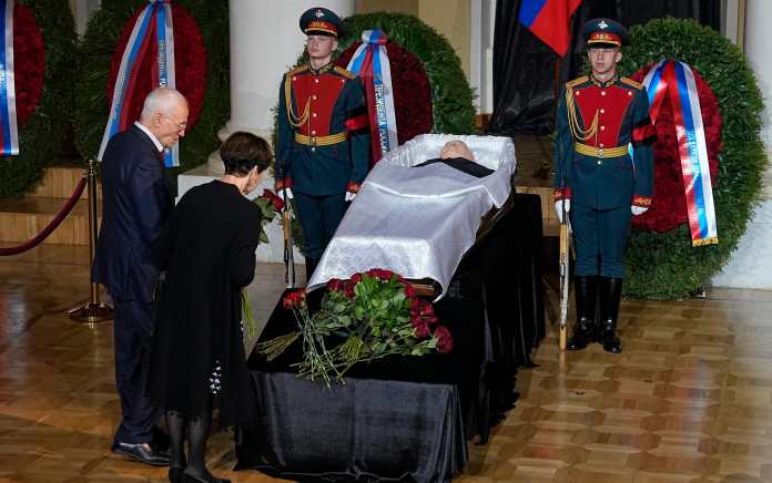 Privé de funérailles nationales, l'ancien dirigeant soviétique Mikhaïl Gorbatchev sera enterré, samedi, à Moscou, au terme d'une cérémonie ouverte au public, et en présence d'une seule garde d'honneur.