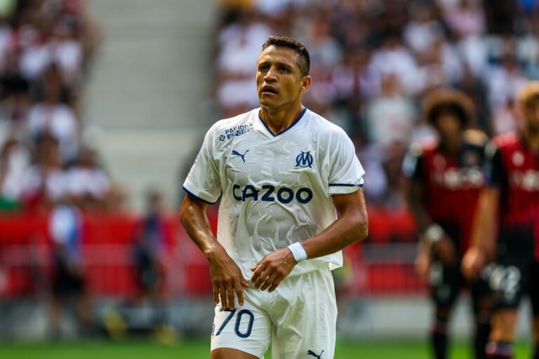 Alexis Sanchez avec le maillot de l'OM