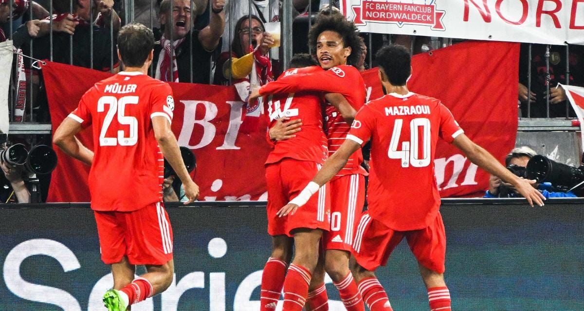 Joueur du Bayern Munich célébrant un but lors du match contre le FC Barcelone.