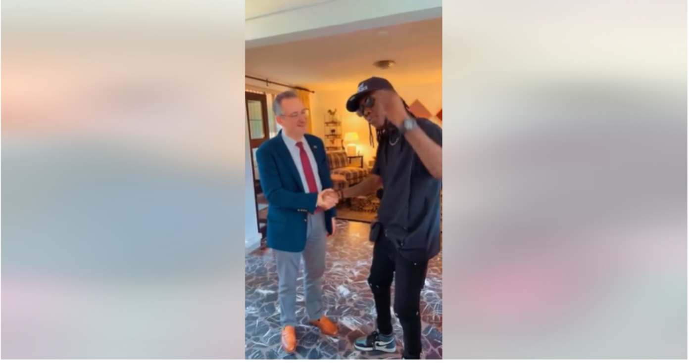 Vano Baby et l'ambassadeur des Etats-Unis près le Bénin, Brian Shukan