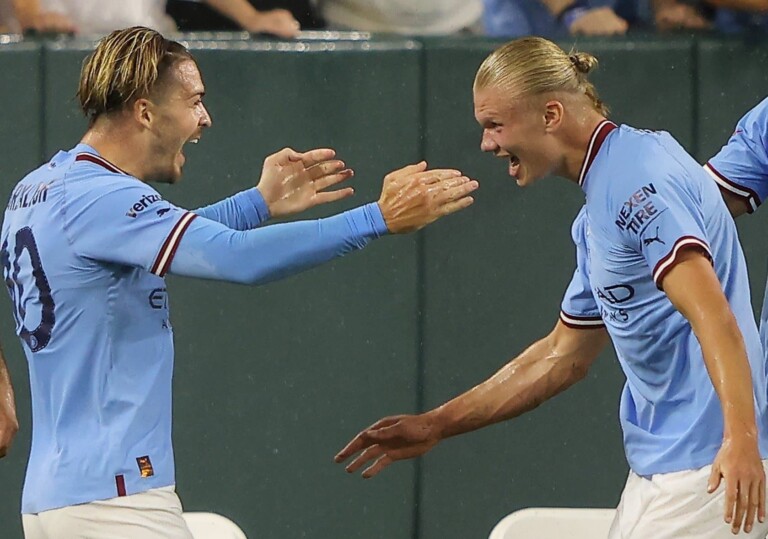 Jack Grealish et Erling Haaland lors d'un match avec Manchester City