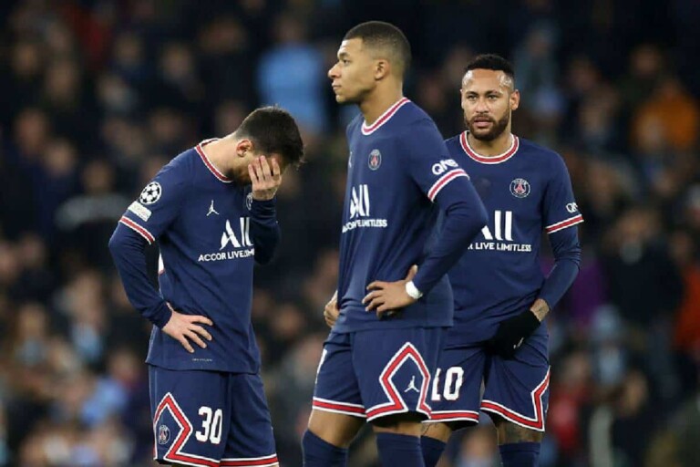 Lionel Messi, Kylian MbappÃ© et Neymar abattus aprÃ¨s une dÃ©faite du PSG