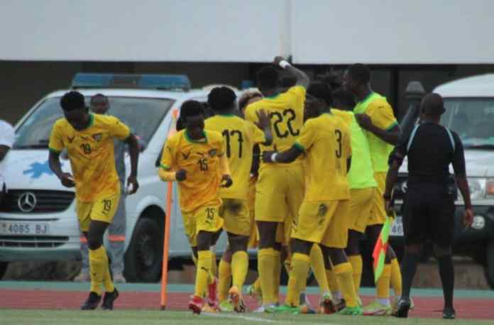 Des jouuers de l'équipe U23 du Togo célèbrent leur but