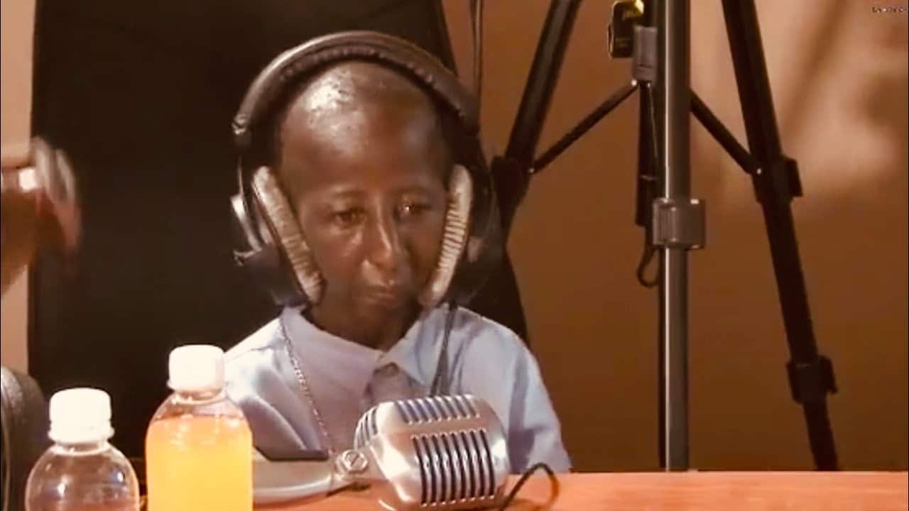 Grand P: une fondation offre un chèque de 100 millions de FG au chanteur  guinéen - Benin Web TV
