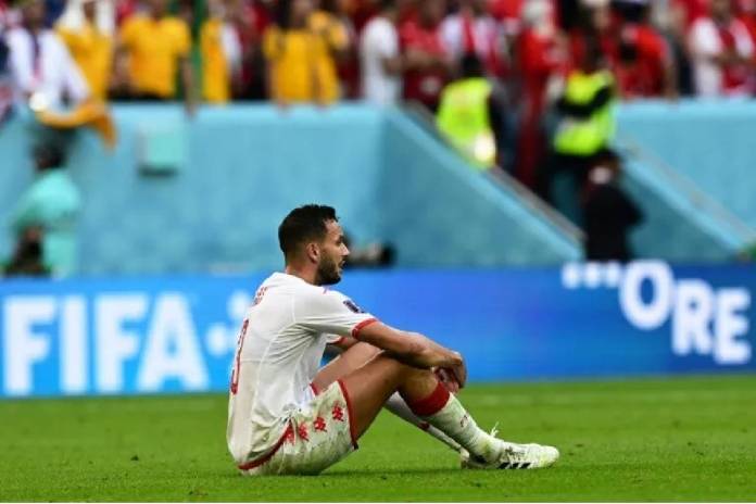 Un joueur tunisien dépité après la défaite contre l'Australie lors de la Coupe du monde 2022