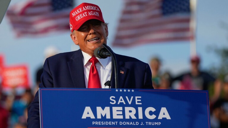 L'ancien prÃ©sident Donald Trump prend la parole lors d'un rassemblement de soutien Ã  la campagne du sÃ©nateur Marco Rubio, R-Fla, Ã  la Miami-Dade County Fair and Exposition, le dimanche 6 novembre 2022, Ã  Miami. (AP Photo/Rebecca Blackwell)