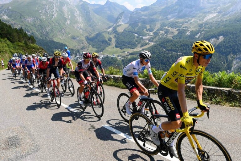 Des coureurs sur le tour de France