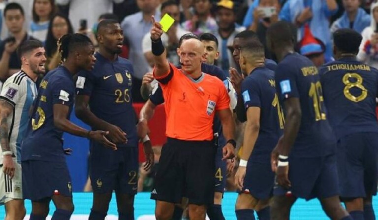 L'arbitre Szymon Marciniak lors de la finale de la Coupe du monde 2022