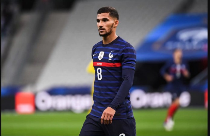 l'international français Houssem Aouar a officialisé ce jeudi son changement de nationalité sportive et sa décision de jouer pour le pays de ses parents, l'Algérie.