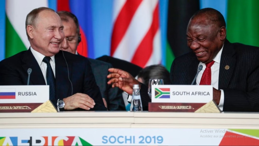 Le président russe Vladimir Poutine, à droite, et le président sud-africain Cyril Ramaphosa