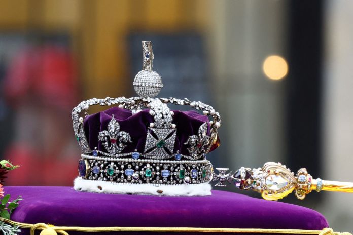 Le diamant Cullinan avait été taillé en plusieurs pierres, serties dans les joyaux de la couronne britannique.