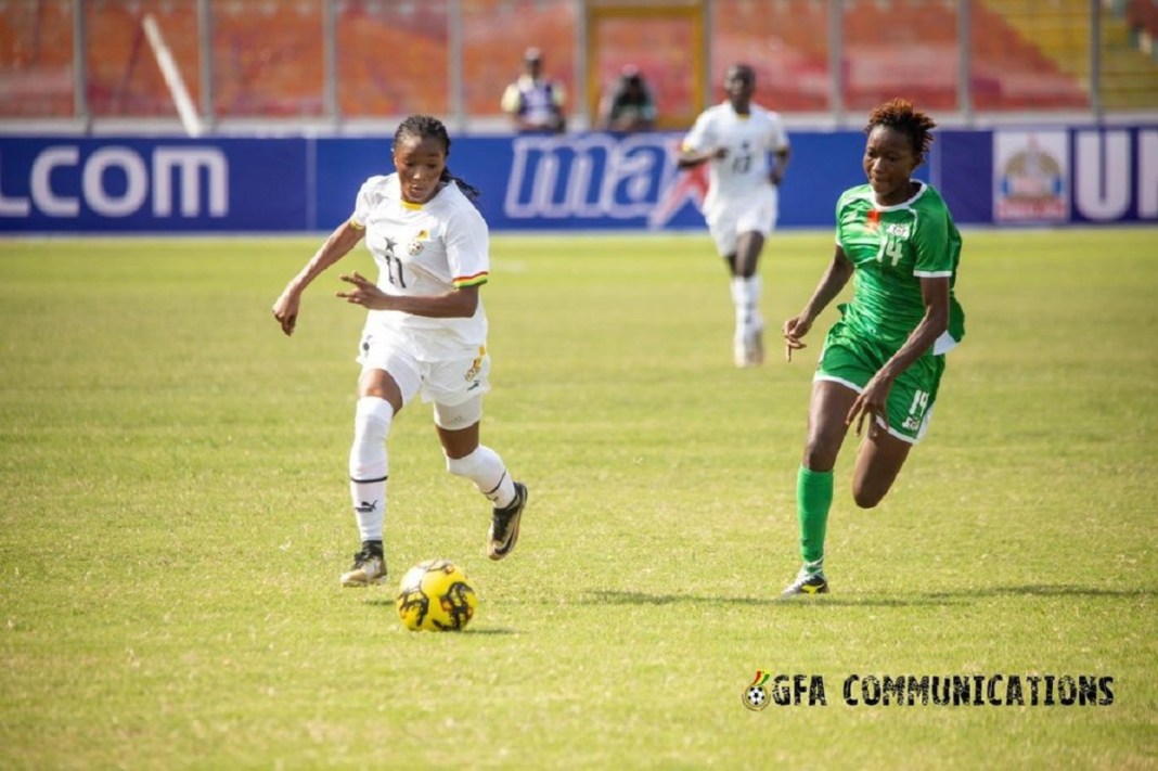 Des joueuses de l'équipe de football U20 du Ghana et du Burkina Faso