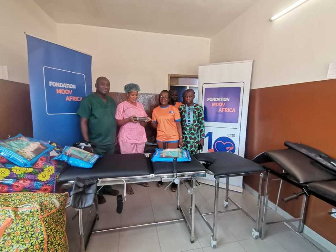 don de table d'accouchement de la Fondation Moov Africa