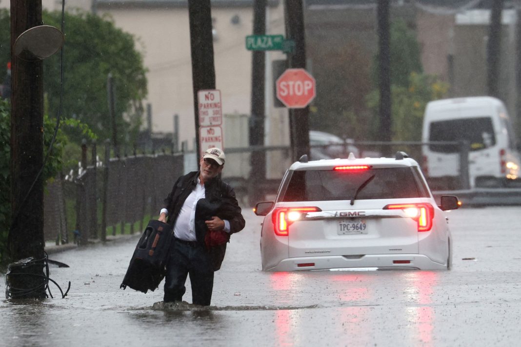 La ville de New York aux Ã‰tats-Unis souffre ce vendredi d'une inondation qui devrait durer durant le week-end.