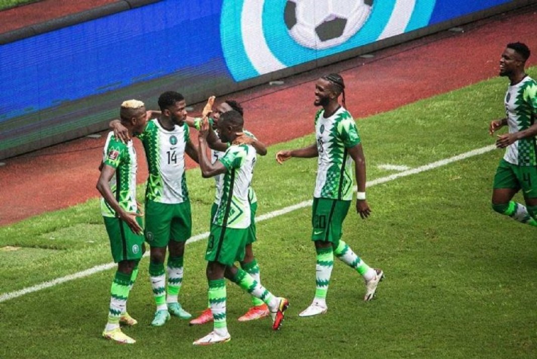 Des joueurs du Nigéria célèbrent leur but