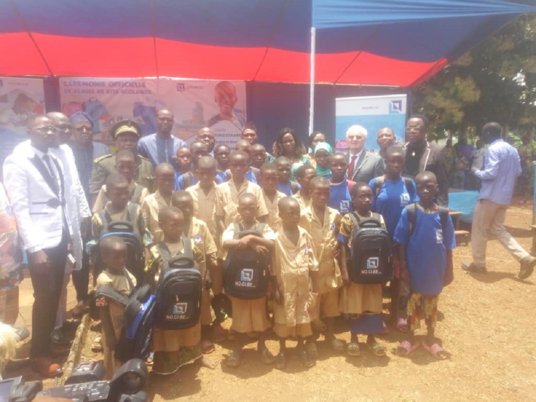 NOCIBE offre des kits scolaires aux apprenants de Massè dans la commune d'Adja-Ouèrè