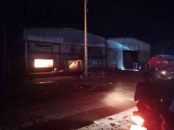 un magazin de riz prend feu à Sèmè-Podji