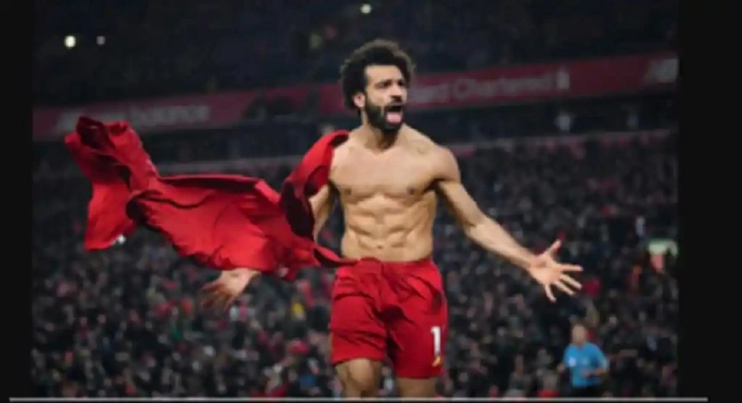 Mohamed Salah célèbre son but lors d'un match de Liverpool