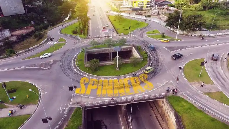 Spinners à l'échangeur Joss à Douala