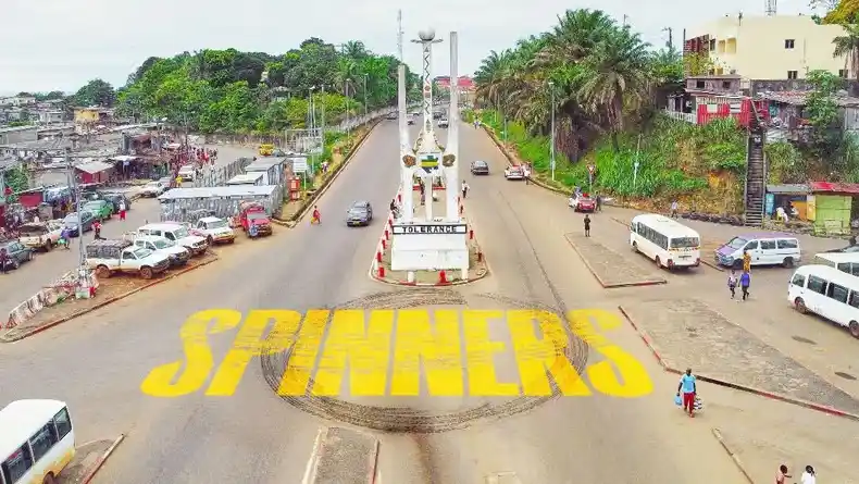 Spinners au carrefour Rio à Libreville