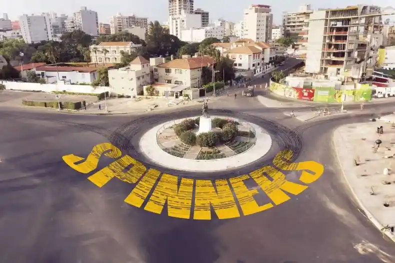 Spinners au rond point Demba et Dupont à Dakar