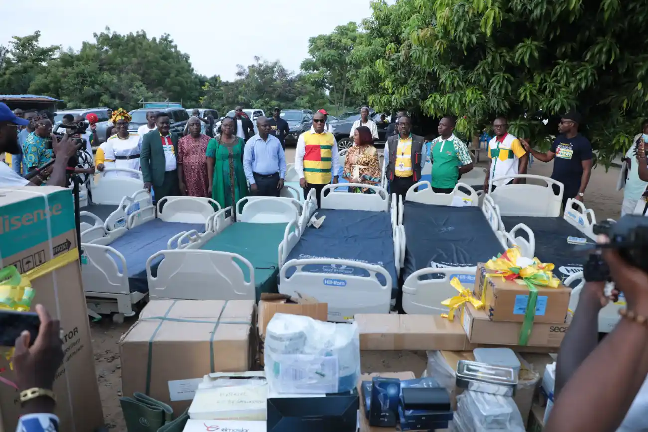 Remise de Don Hopital de BOMI, LIBERIA