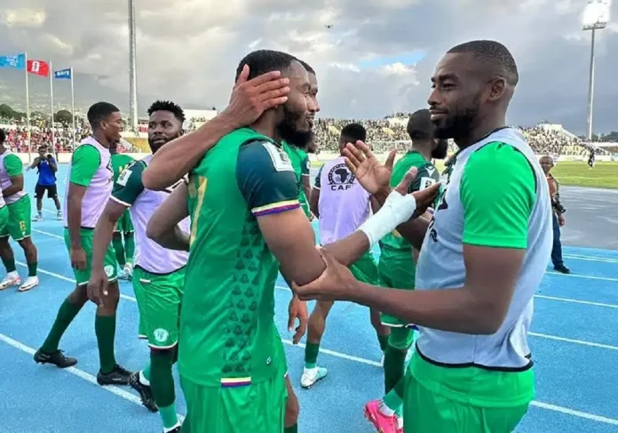 Les joueurs comoriens cÃ©lÃ¨brent leur victoire