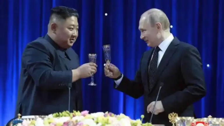 Russie – Corée du Nord: Vladimir Poutine offre une voiture de fabrication russe à  Kim Jong Un