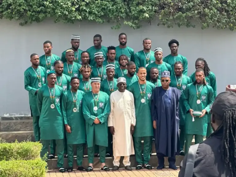 CAN 2023 – Nigeria: en plus de la prime, Tinubu offre une villa et des terrains aux Supers Eagles