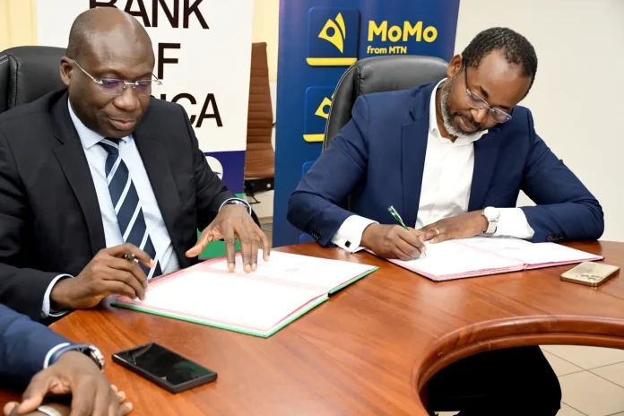 Serge SOGLO, Directeur GÃ©nÃ©ral MTN Mobile Money S.A et le Directeur GÃ©nÃ©ral de la BOA BÃ©nin, Abdel Mumin ZAMPALEGRE