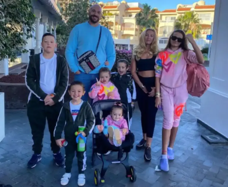 Tyson Fury: sa femme Paris enceinte de leur 8è enfant moins d’un an après la naissance du 7è