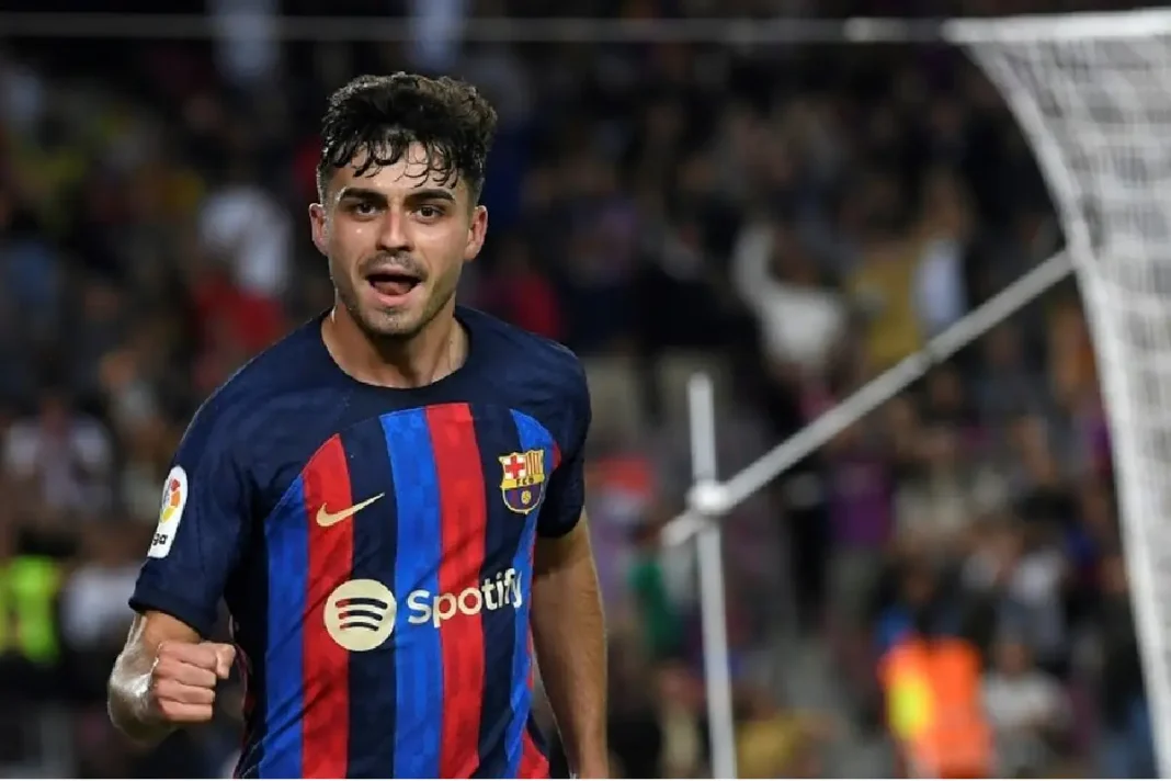 Pedri avec le maillot du FC Barcelone