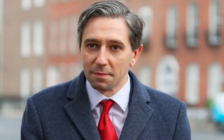 Simon Harris devient à  37 ans le plus jeune Premier ministre d’Irlande