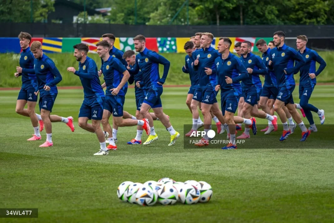 Les joueurs Ã©cossais en sÃ©ance d'entraÃ®nement le 13 juin 2024, avant le championnat de football de l'UEFA Euro 2024 | AFP