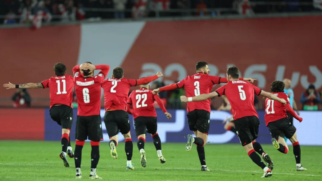 Les joueurs gÃ©orgiens cÃ©lÃ¨brent leur victoire lors de la finale des barrages de qualification pour l'Euro 2024 entre la GÃ©orgie et la GrÃ¨ce, Ã  Tbilissi, le 26 mars 2024. Â© AFP - Giorgi Arjevanidze