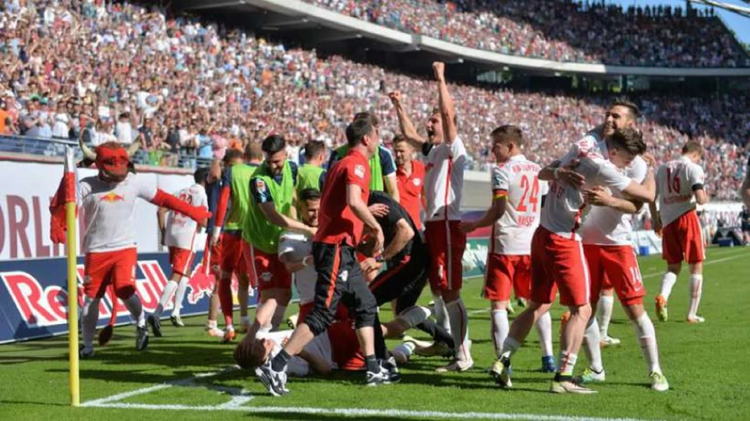 Les joueurs de la RB Leipzig cÃ©lÃ¨brent leur victoire.