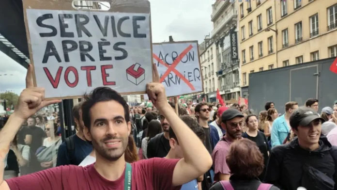 Des manifestations massives en France contre Emmanuel Macron