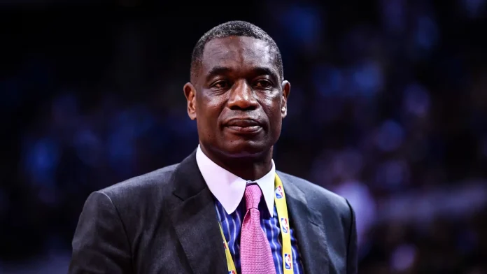 Dikembe Mutombo lors du match NBA à Shenzhen en Chine, opposant Dallas Mavericks et Philadelphia Sixers, le 8 octobre 2018. (ZHONG ZHENBIN _ AFP)